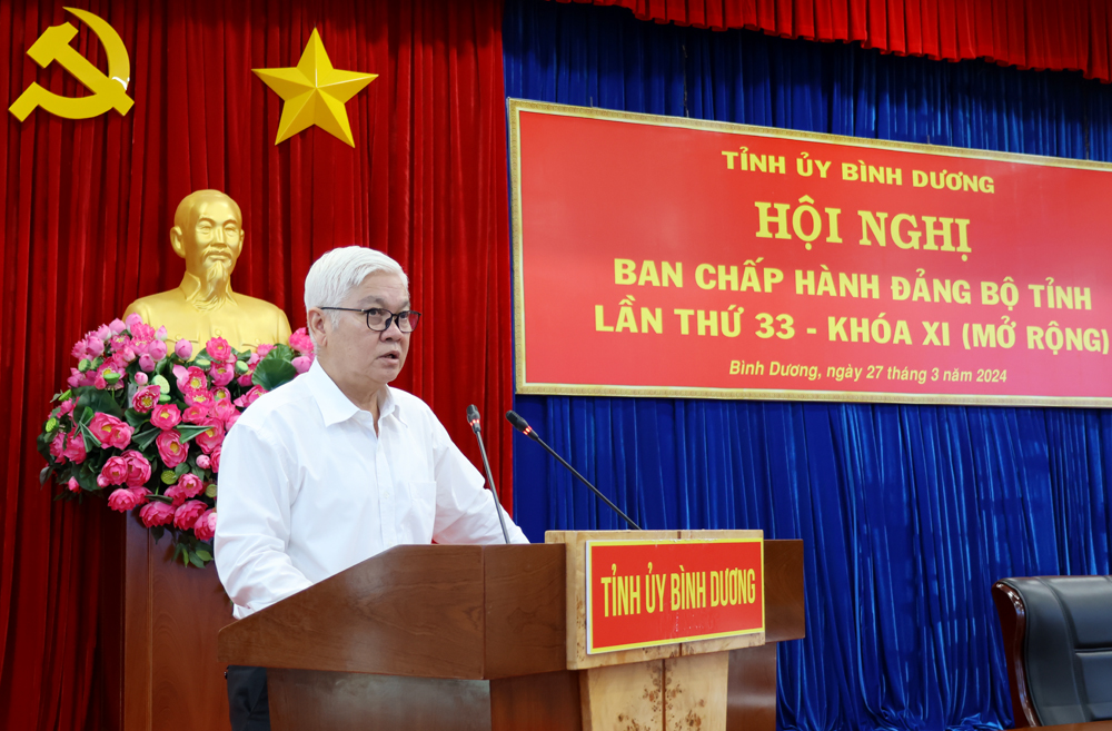 Đồng chí Nguyễn Văn Lợi - Ủy viên Trung ương Đảng, Bí thư Tỉnh ủy, Trưởng Đoàn Đại biểu Quốc hội tỉnh phát biểu chỉ đạo tại hội nghị.